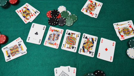 Poker online là gì? Hướng dẫn chơi poker online cùng game bài đổi thưởng